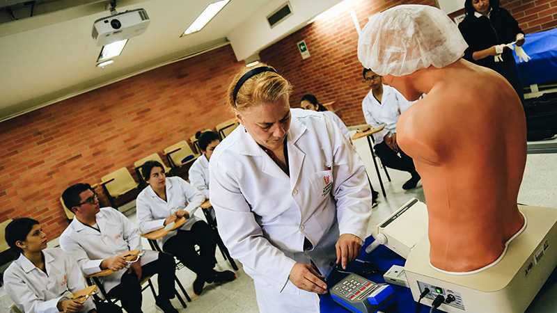 Programa de Enfermería recibió visita de pares académicos nacionales 