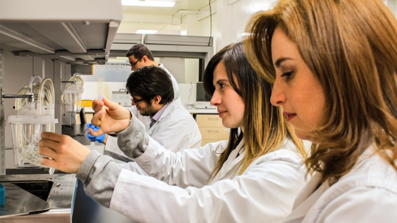Laboratorios de investigación de la Universidad El Bosque cuentan con acreditación nacional e internacional