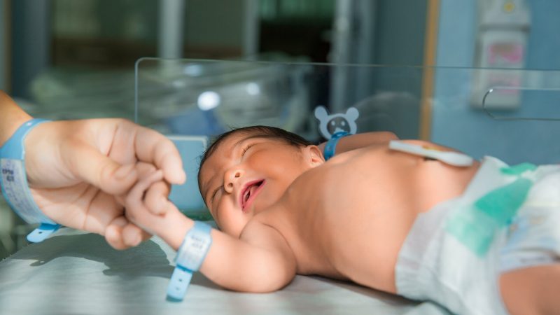 Cuándo debemos asistir al servicio de urgencias con un recién nacido?