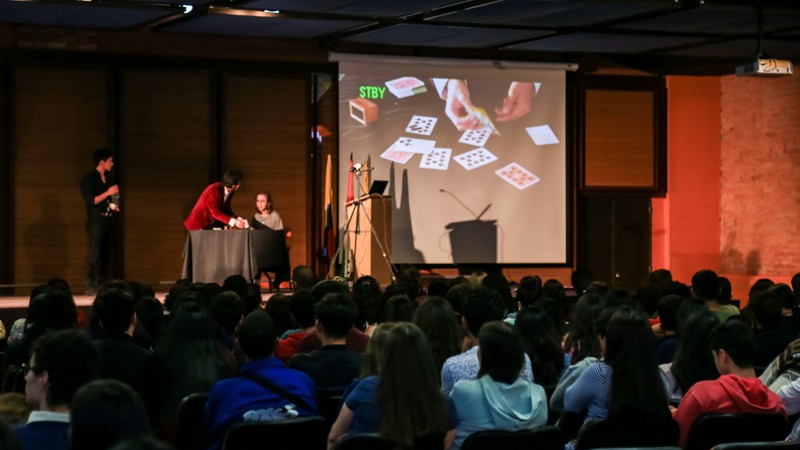 Con magia la Universidad reconoció el rol de sus estudiantes