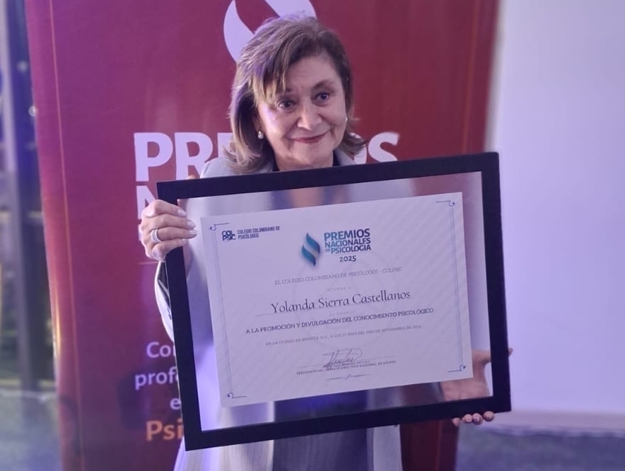 Celebramos el Premio Nacional de Psicología otorgado a la docente Yolanda Sierra