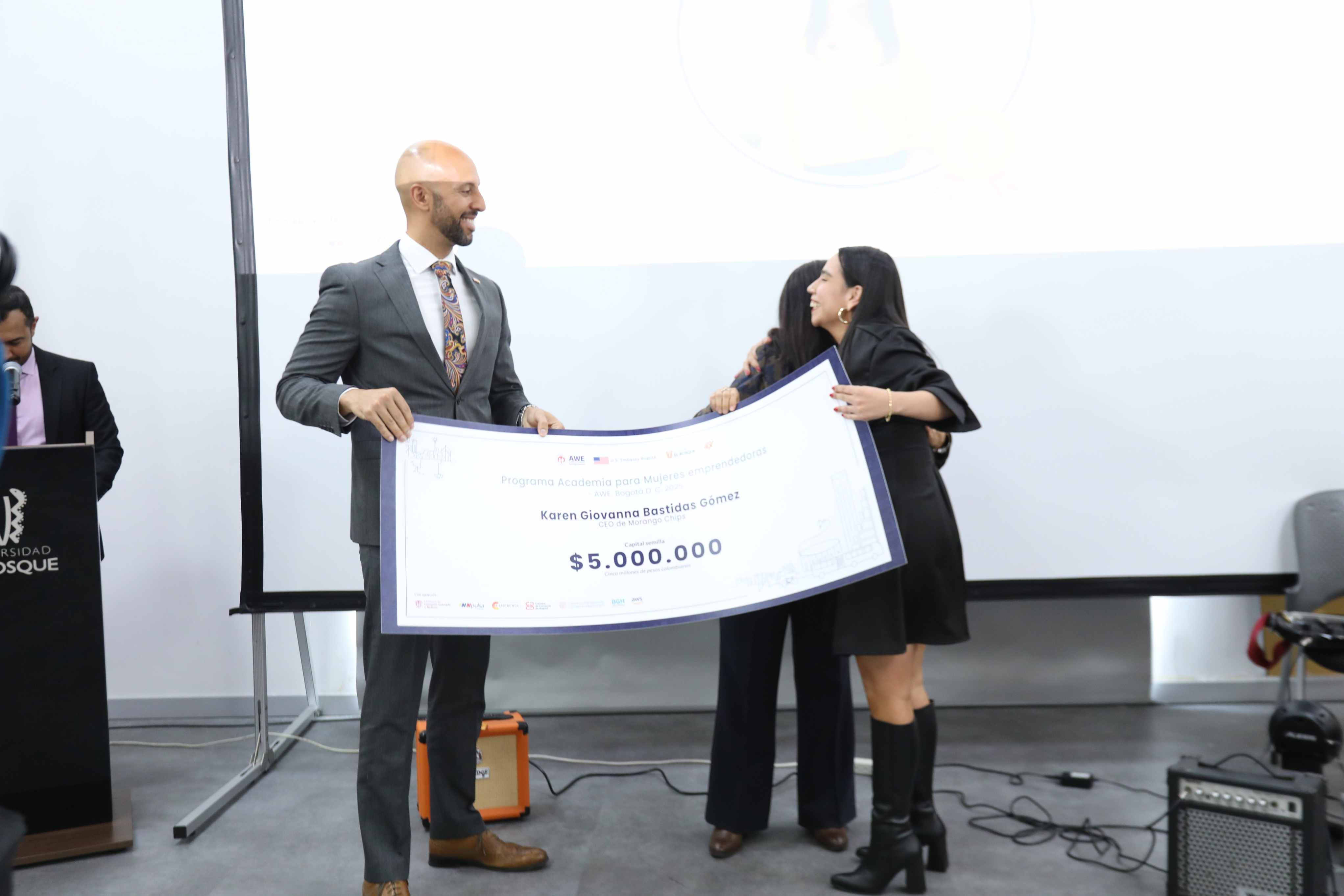 Emprendedoras cierran con éxito su proceso en el programa AWE