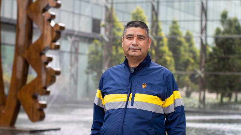 33 años de servicio, crecimiento y logros 