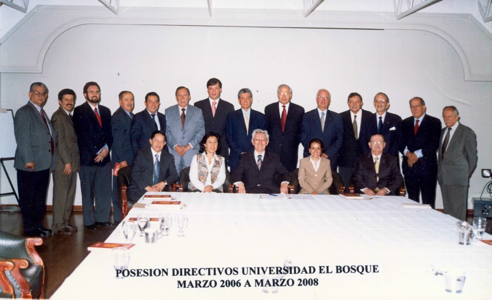 Imagen del Consejo directivo de la Universidad El Bosque en el año 2008