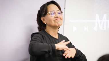 Interprete de señas Universidad El Bosque