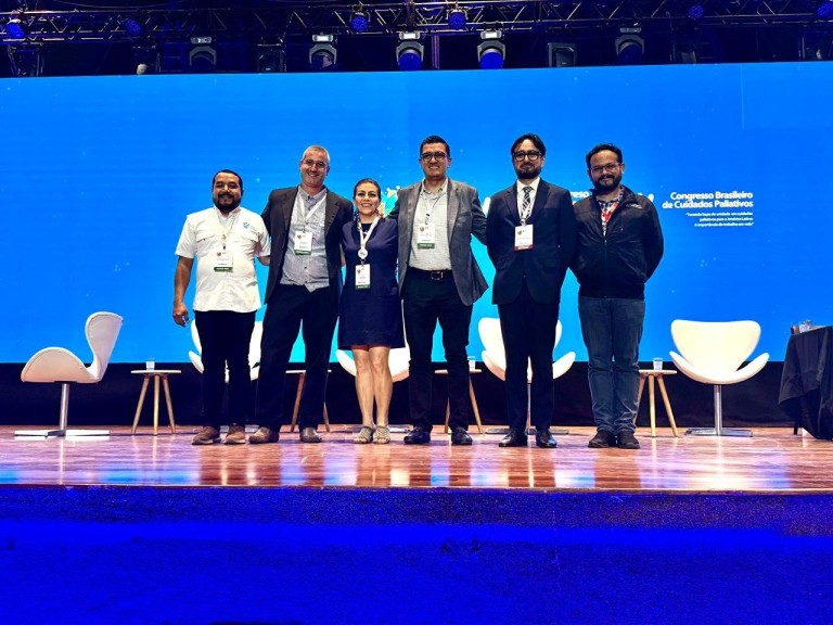 Representantes de la Asociación Latinoamericana de Cuidados Paliativos durante el Congreso Latinoamericano de Cuidados Paliativos realizado en São Paulo, Brasil.