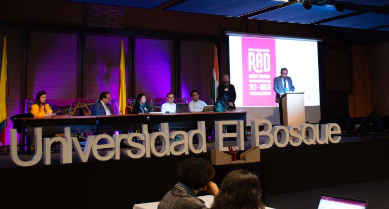 Panel académico en el Encuentro RAD 2026 en la Universidad El Bosque con ponencia sobre diseño y territorios