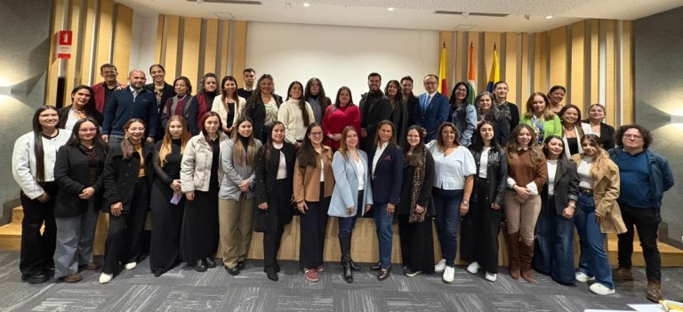 Representantes de universidades de la Red Alumni ASCUN Nodo Bogotá-Cundinamarca reunidos durante la Plenaria liderada por la Universidad El Bosque.