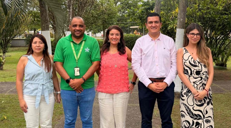 Integrantes de la Universidad El Bosque y del SENA en Turbo, durante la agenda de formación de talento humano en Urabá.