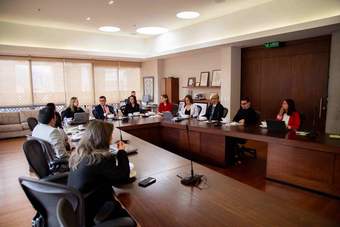 Reunión exploratoria en Enfermería entre la Universidad El Bosque y delegaciones académicas de Ecuador.