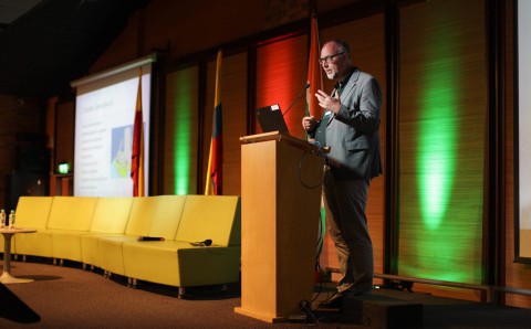 coeckelbergh-seminario-bioetica-2025-universidad-elbosque-filosofia-tecnologia