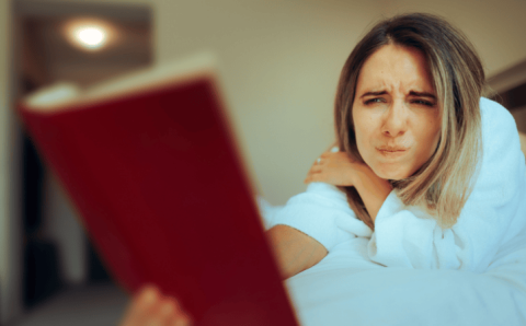 Persona leyendo durante largos periodos de estudio