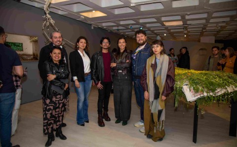 Organizadores de la exposición AFUERA en el Centro Colombo Americano
