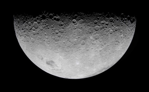Vista del Polo Sur de la Luna captada por la tripulación de Artemis 2.