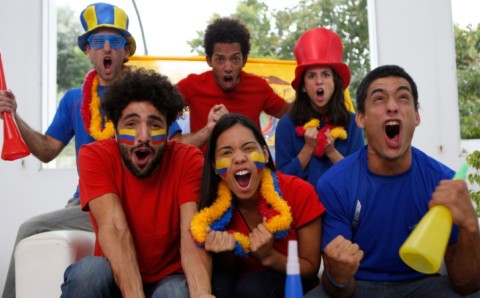 Hinchas colombianos celebrando partido de la Copa Mundial de Fútbol 2026